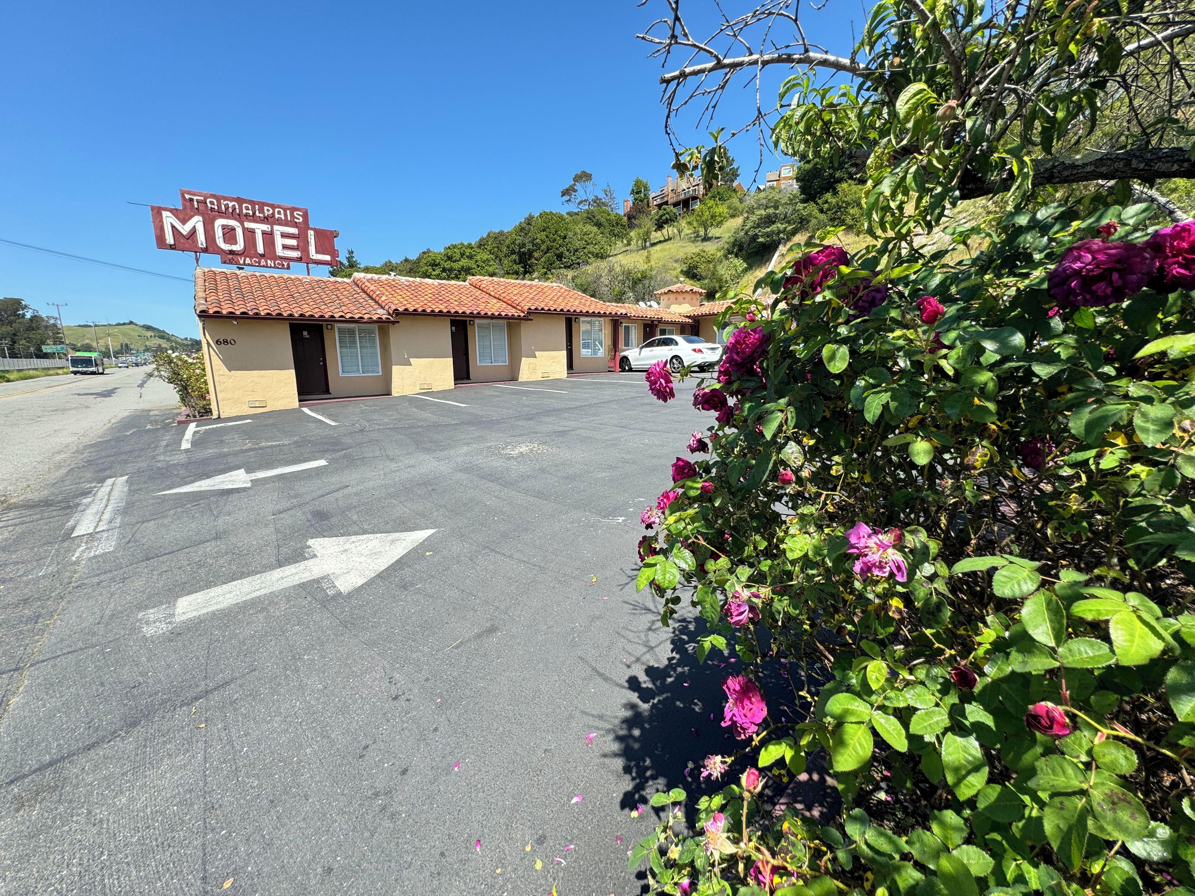 Where to Stay Near Gerstle Park: 4 Budget Hotels Reviewed